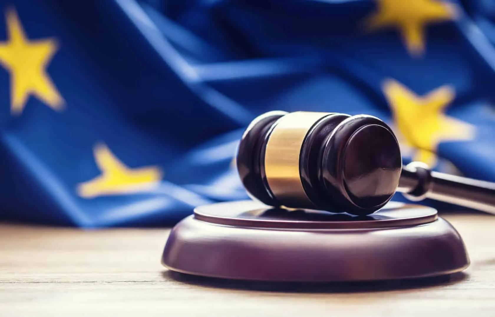 «Καμπανάκια» Κομισιόν στην Κύπρο για αεροδρόμια, ύδατα και ΑΠΕ