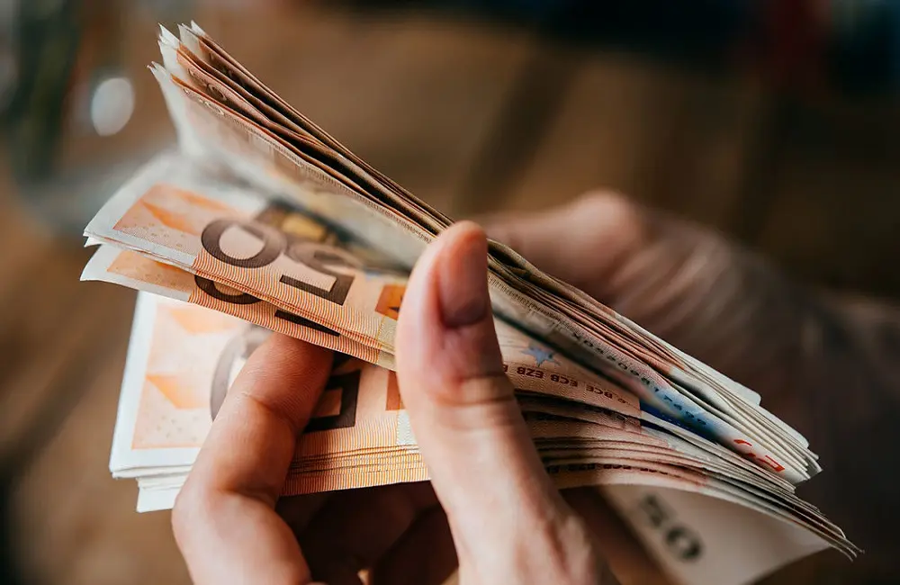 €270 εκατ. κατατέθηκαν σε τραπεζικούς λογαριασμούς τον Μάρτη