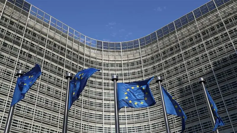 ΕΕ: Γαλλία και Ιταλία φλερτάρουν με παραβίαση των κανόνων στις δαπάνες