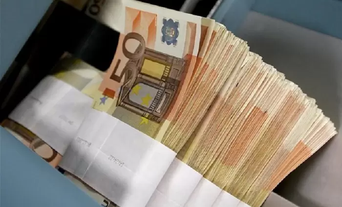 Ποιοι κερδίζουν «χοντρά λεφτά» από την τραπεζική κρίση - Οι καταθέτες «τρέχουν» σε ασφαλή καταφύγια