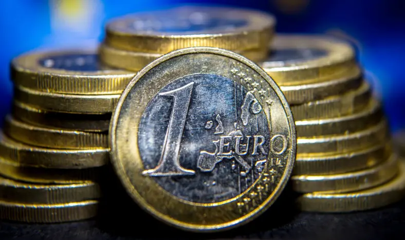 Δείτε πώς να υπολογίσετε τα τέλη των τραπεζών