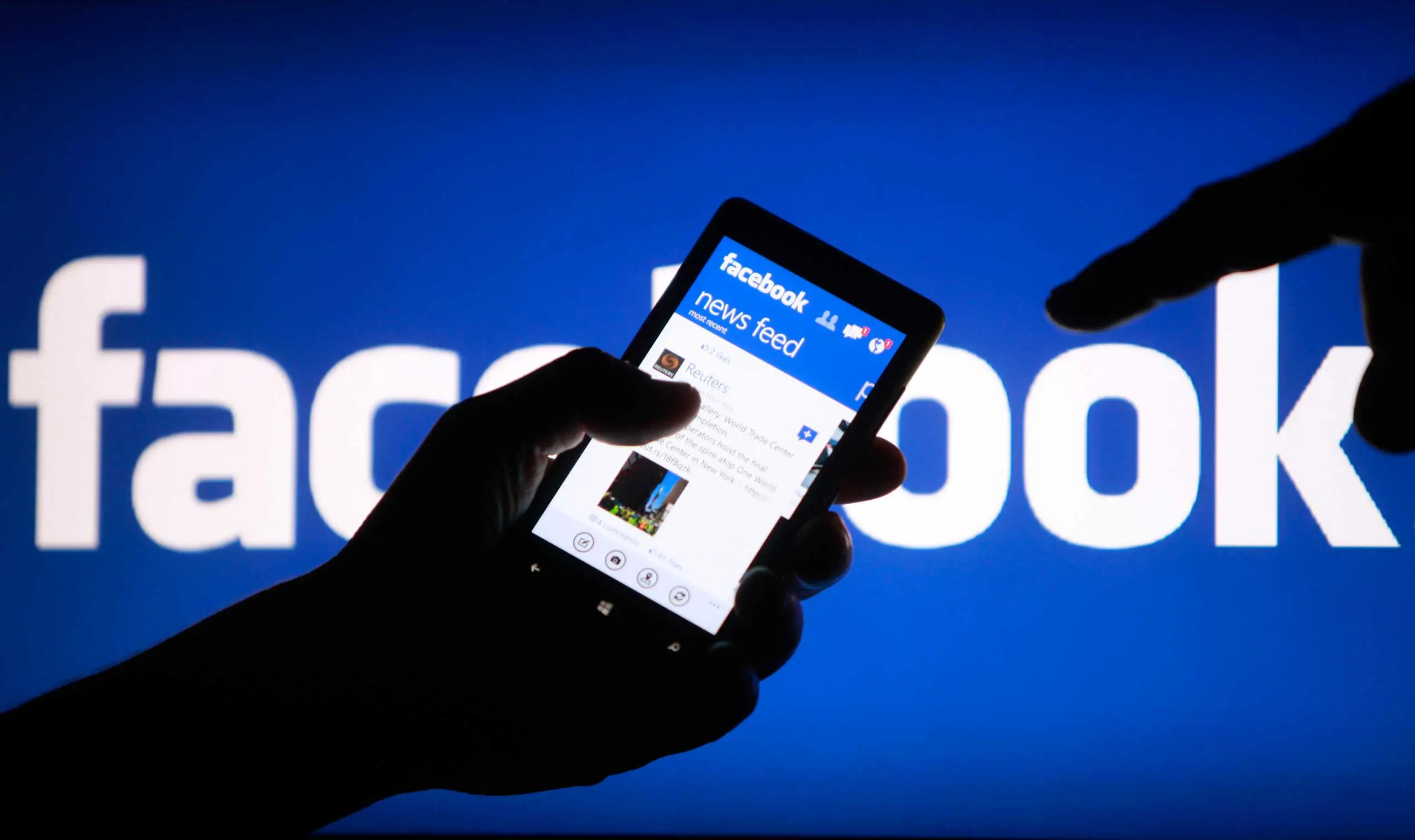 Νέο σκάνδαλο: Το Facebook μοίρασε δεδομένα χρηστών σε άλλες εταιρίες