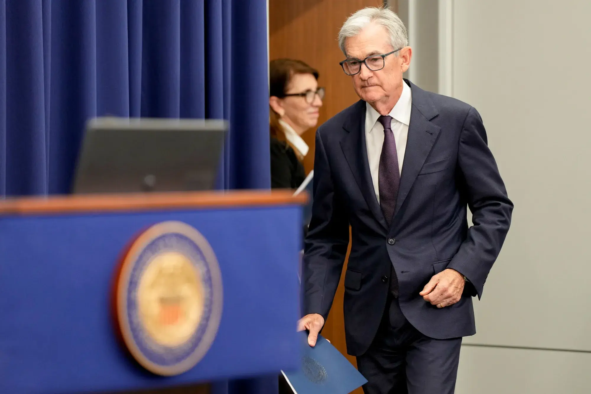 Επιτόκια: Προς μείωση 0,25% η Fed – Γιατί ο Πάουελ κρατά χαμηλούς τόνους (γράφημα)
