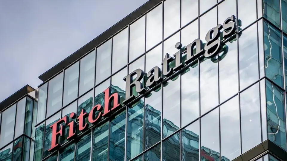 Fitch για ReArmEurope: Μειώνει το δημοσιονομικό περιθώριο της ΕΕ, αλλά δεν απειλεί το ΑΑΑ