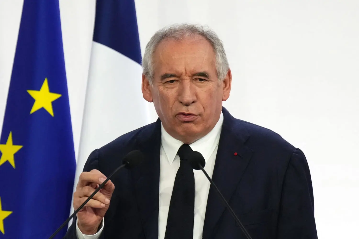 Γαλλία: Η πολιτική κρίση απειλεί την οικονομική ανάκαμψη – Στον «πάγο» προσλήψεις και επενδύσεις