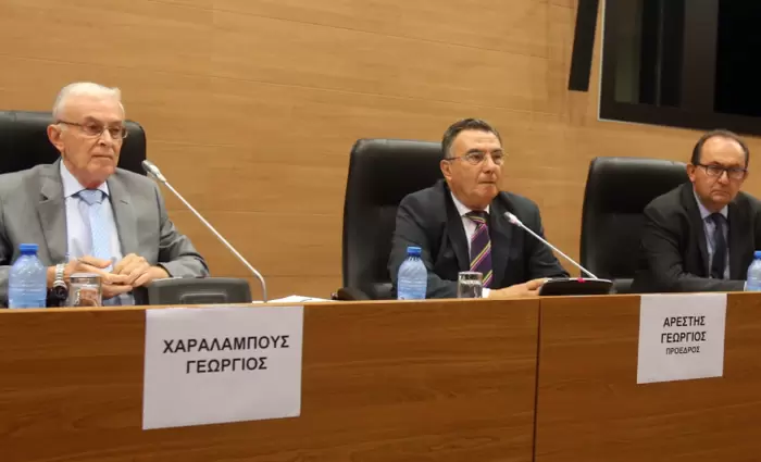 Ενώπιον της Επιτροπής ο Μ.Κληρίδης