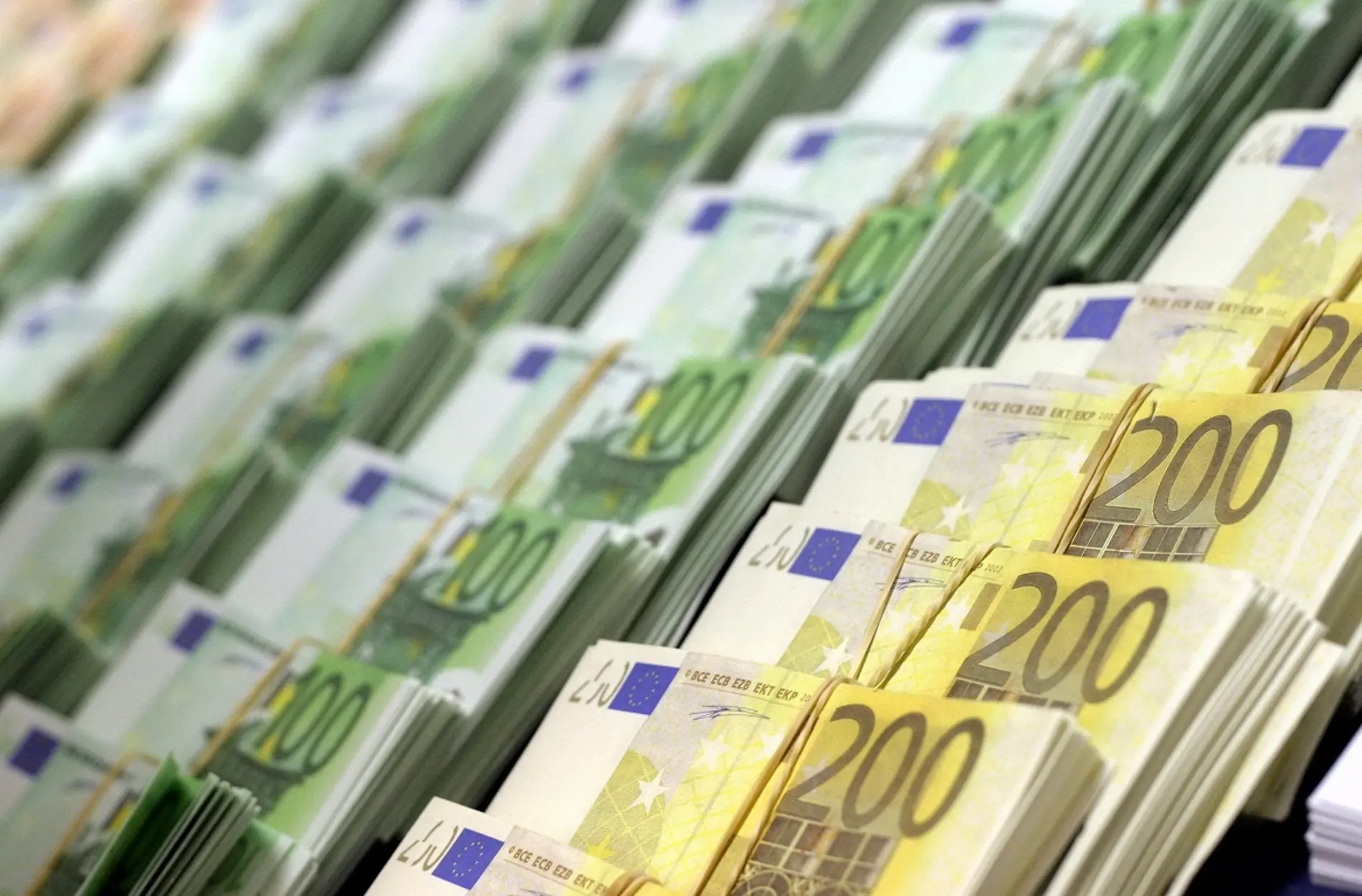 Φεύγουν οι ξένοι καταθέτες μετά τους νέους κανονισμούς για ξέπλυμα
