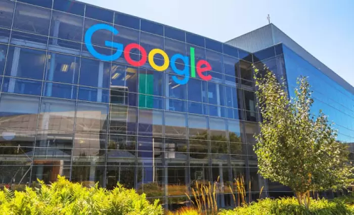 Η Google περιορίζει τις επισκέψεις στα γραφεία της