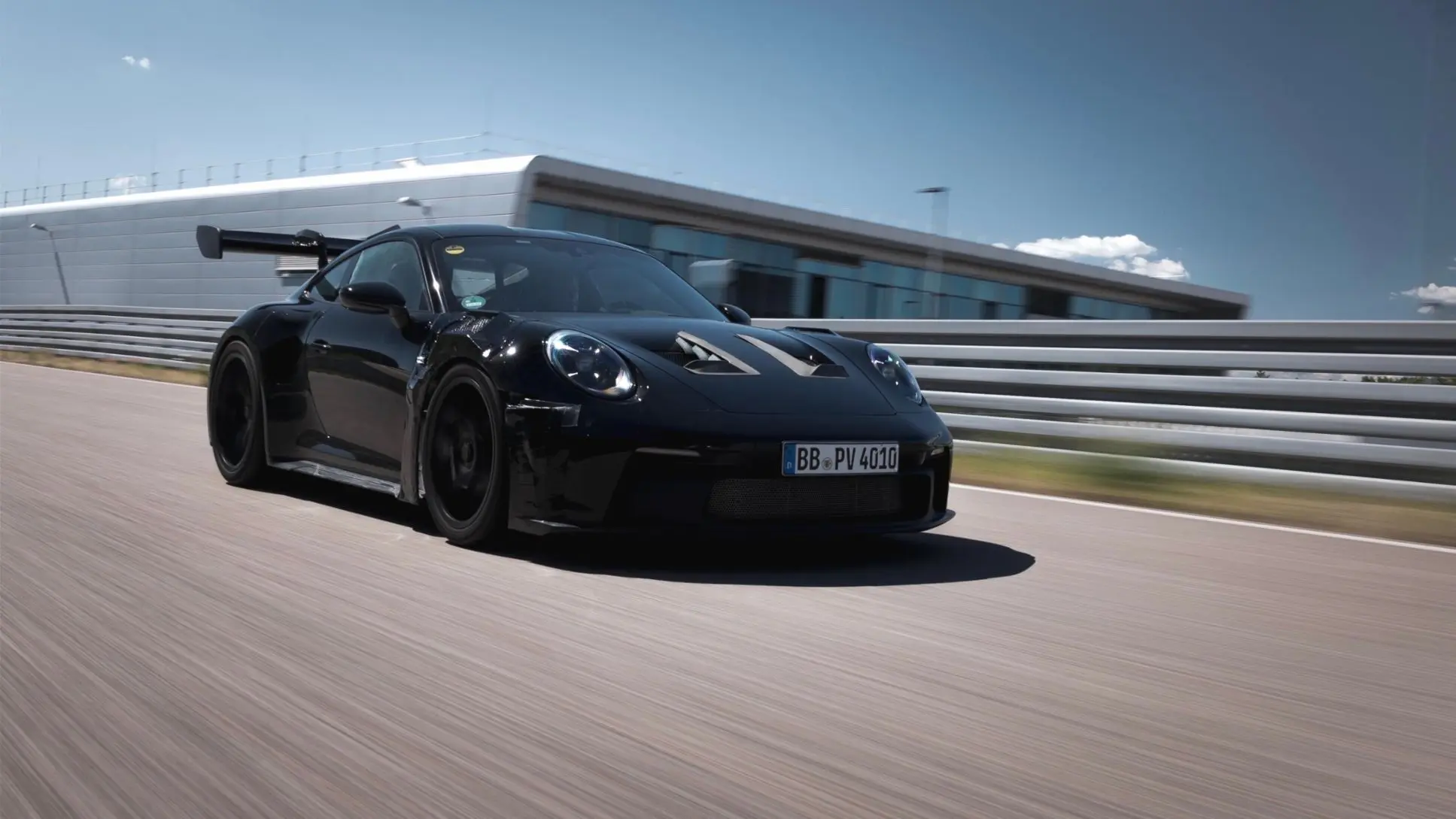 Στη γραμμή εκκίνησης η νέα Porsche 911 GT3 RS