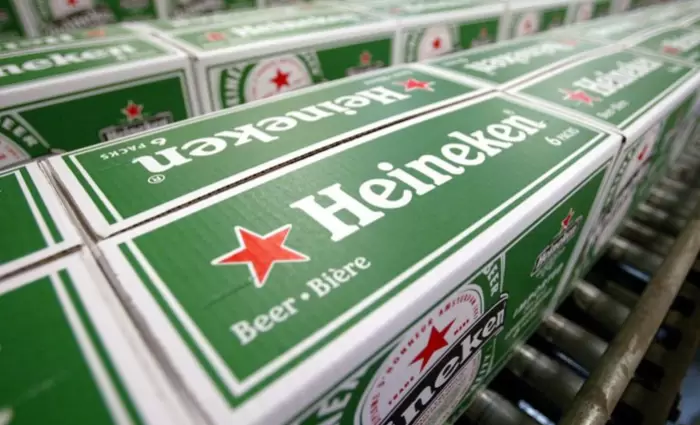 Η «μεγάλη έξοδος» της Heineken από τη Ρωσία για μόλις... 1 ευρώ
