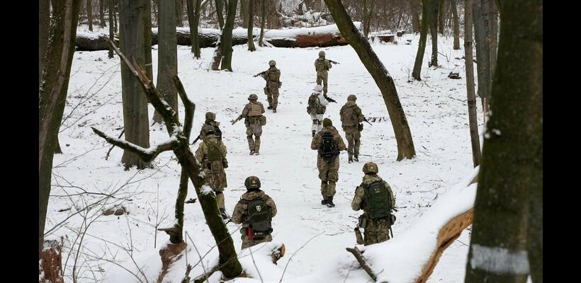 Ανάλυση: Οι σειρήνες του πολέμου κατρακύλησαν το ρωσικό ρούβλι