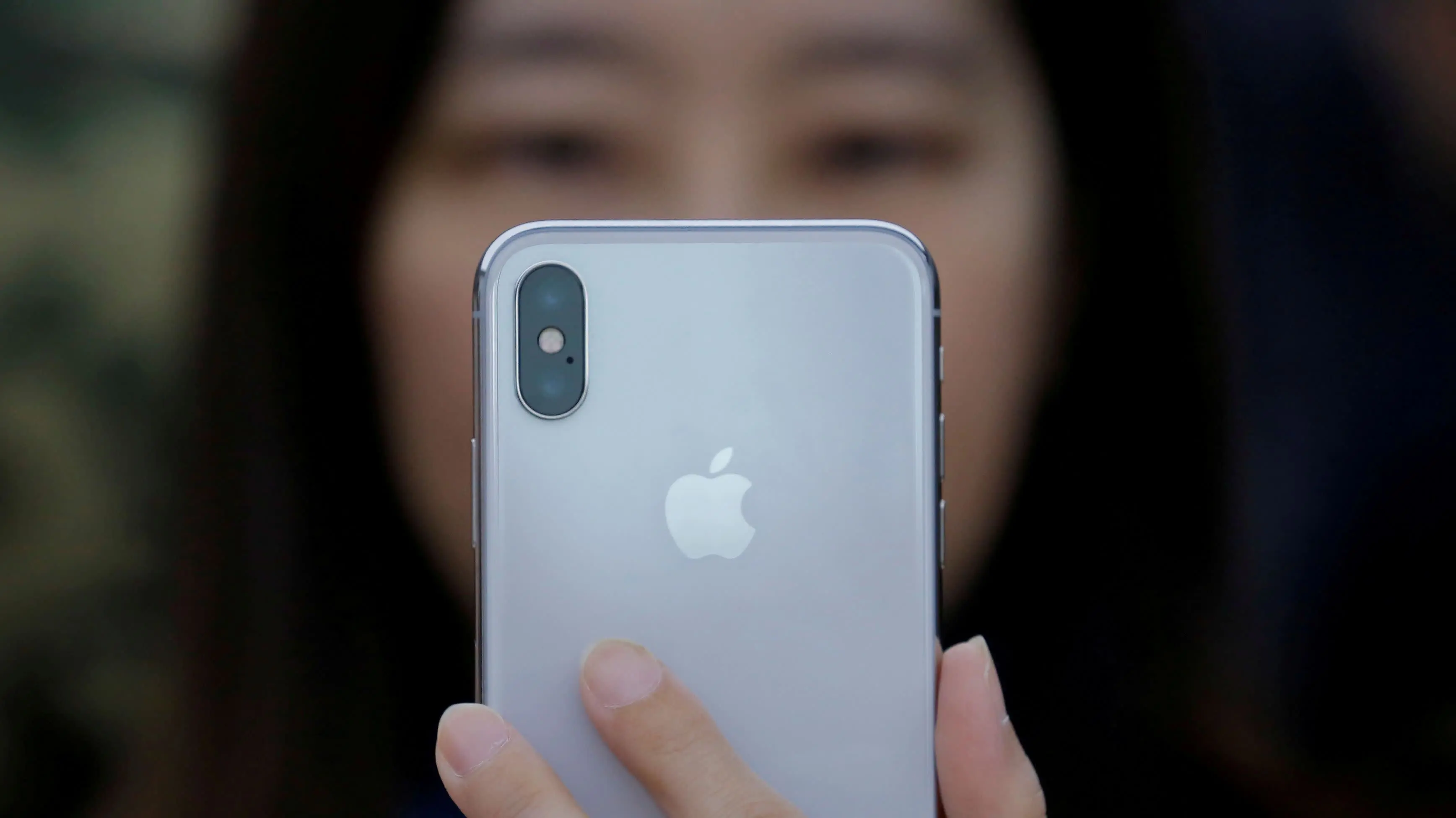 Συνεχίζεται η πτώση για τις πωλήσεις iPhone στην Κίνα