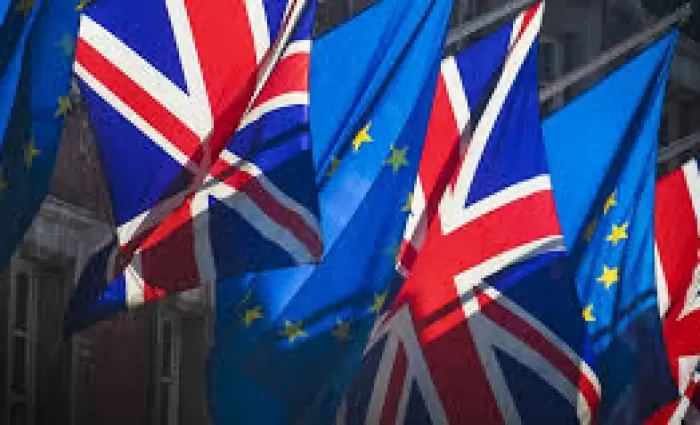 H Koμισιόν θα συνεχίσει τις διαπραγματεύσεις για το Brexit