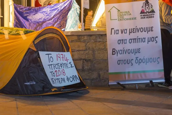 Έστησαν αντίσκηνα και διαμαρτύρονται για υψηλά ενοίκια