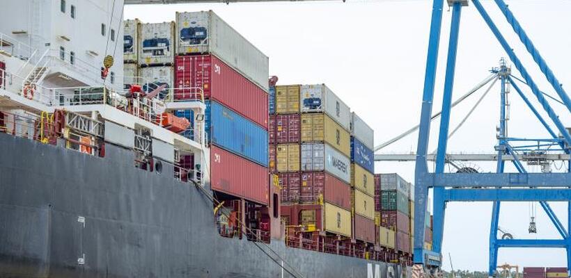 Ετήσια μείωση στο έλλειμμα εμπορικού ισοζυγίου τον Ιανουάριο