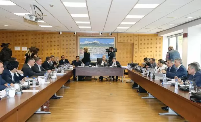 Η Βουλή ζητάει να βρεθεί λύση για τους συμψηφισμούς στην ΣΚΤ