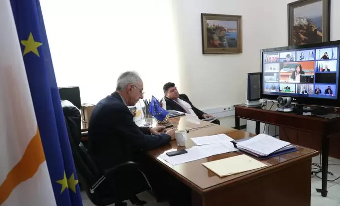 Σχολείο μέσω τηλεδιάσκεψης και με την βούλα του νόμου