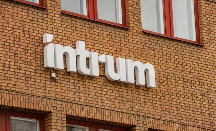 O κορυφαίος servicer της Ευρώπης αντιμέτωπος με το δικό του τεράστιο χρέος