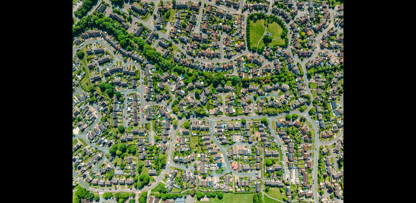 Το δυάρι των 60 τ.μ., ένα δέντρο στο παράθυρο και η αστική πυκνότητα στα νέα τοπικά σχέδια