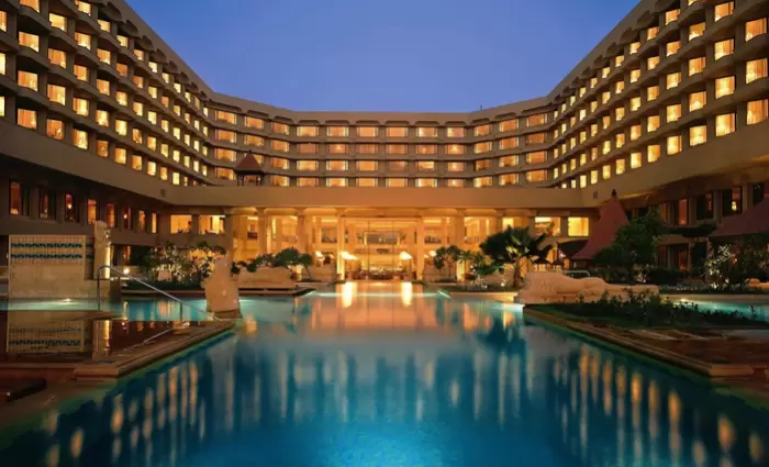 Τα ξενοδοχεία Marriott θα καταργήσουν τα πλαστικά καλαμάκια