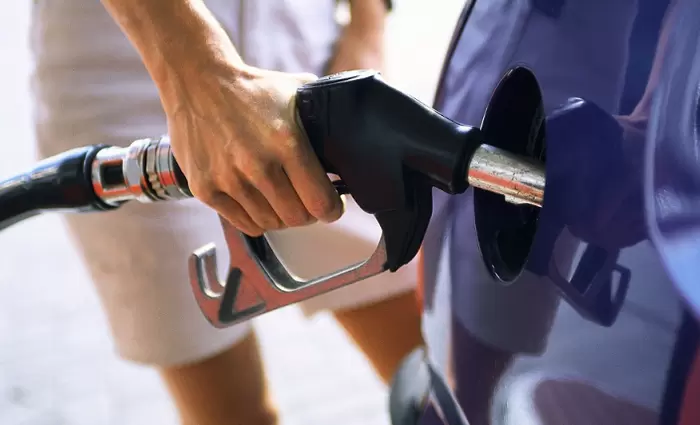 Με ποιο τρόπο μπορούν να μειωθούν οι τιμές των καυσίμων (vid)