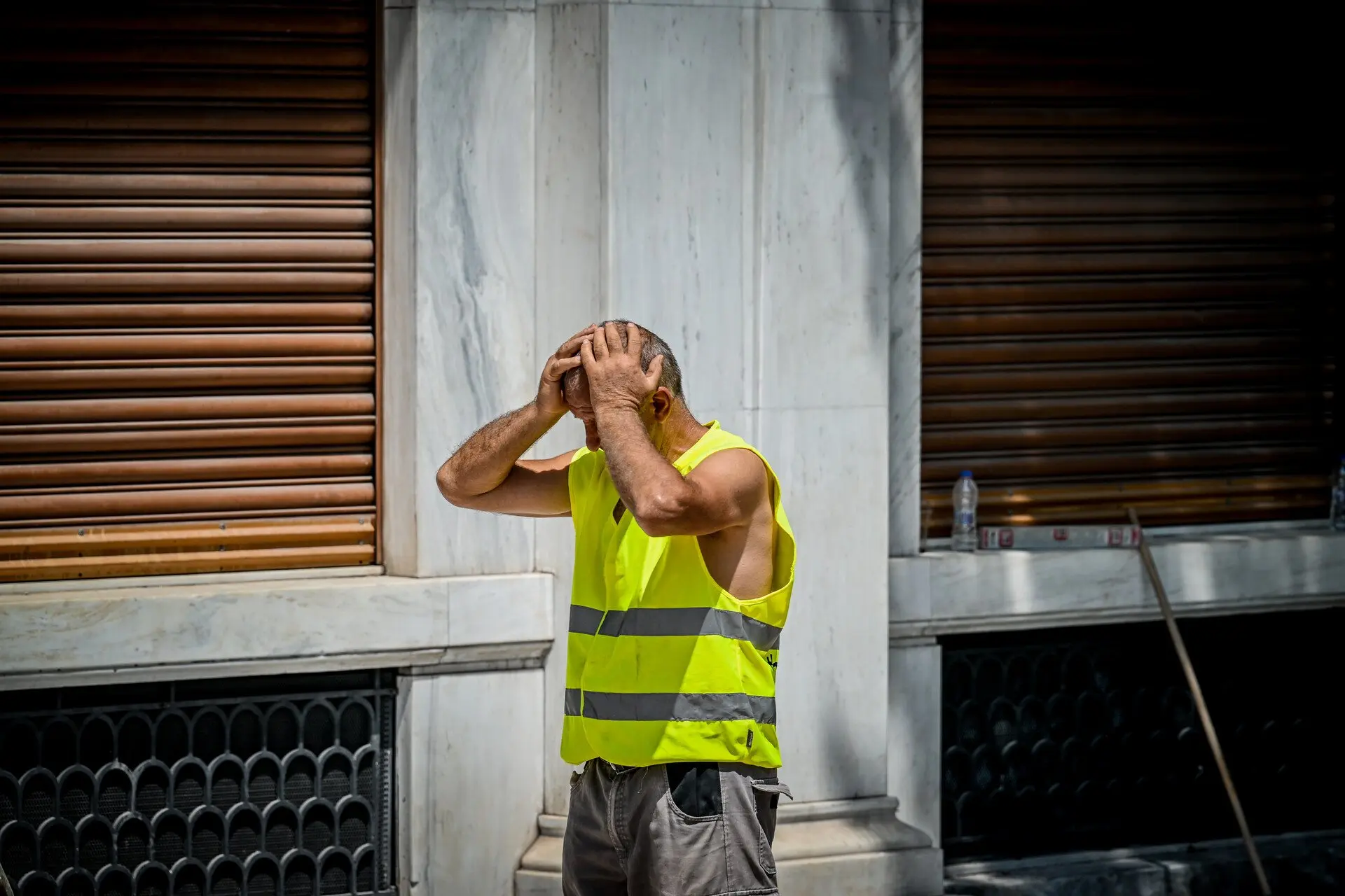 Απαγορευτικό για υπαίθριες εργασίες και ντελίβερι λόγω καύσωνα