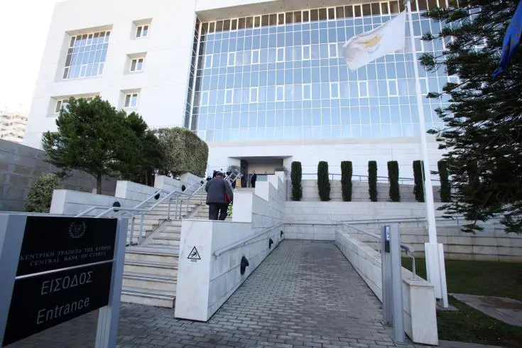 Αμετάβλητα στα €2 δισ τα ΜΕΔ τον Οκτώβριο