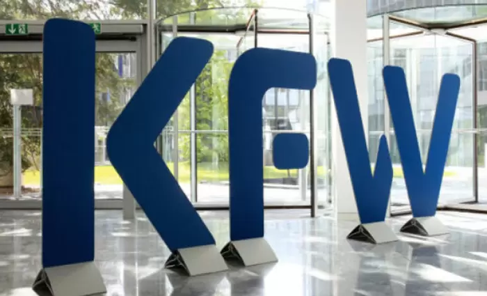 Η Γερμανία πωλεί μερίδιο της στην DHL για να επενδύσει στο σιδηροδρομικό δίκτυο