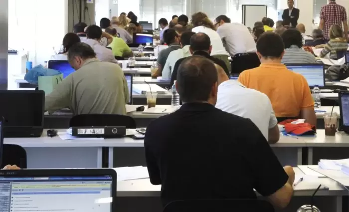 Στις 55.367 οι κυβερνητικοί τον Νοέμβριο – Σχεδόν όσοι και πέρσι