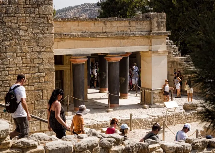 Διψήφια αύξηση και ιστορικό υψηλό για τον ελληνικό τουρισμό το 2024