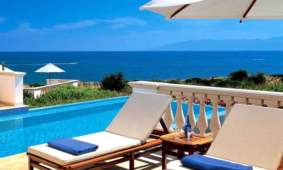 Ψηφίστηκε η νέα νομοθεσία για την αδειοδότηση-κατηγοριοποίηση ξενοδοχείων
