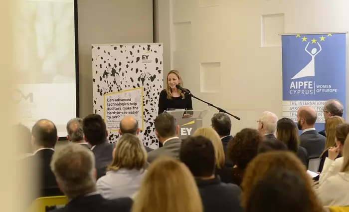 Εγκαινιάστηκε το πρόγραμμα υποτροφιών για άνεργες απόφοιτες πανεπιστημίου