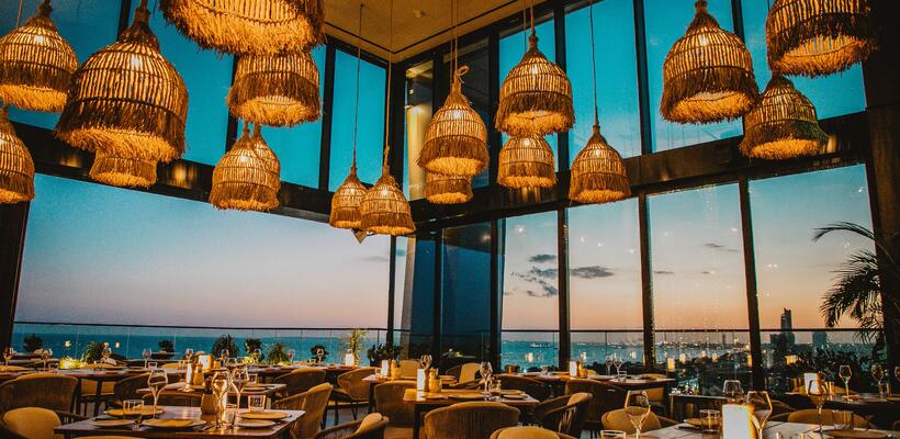 La Caleta at The Icon: Δείπνο υψηλής γαστρονομίας με πανοραμική θέα