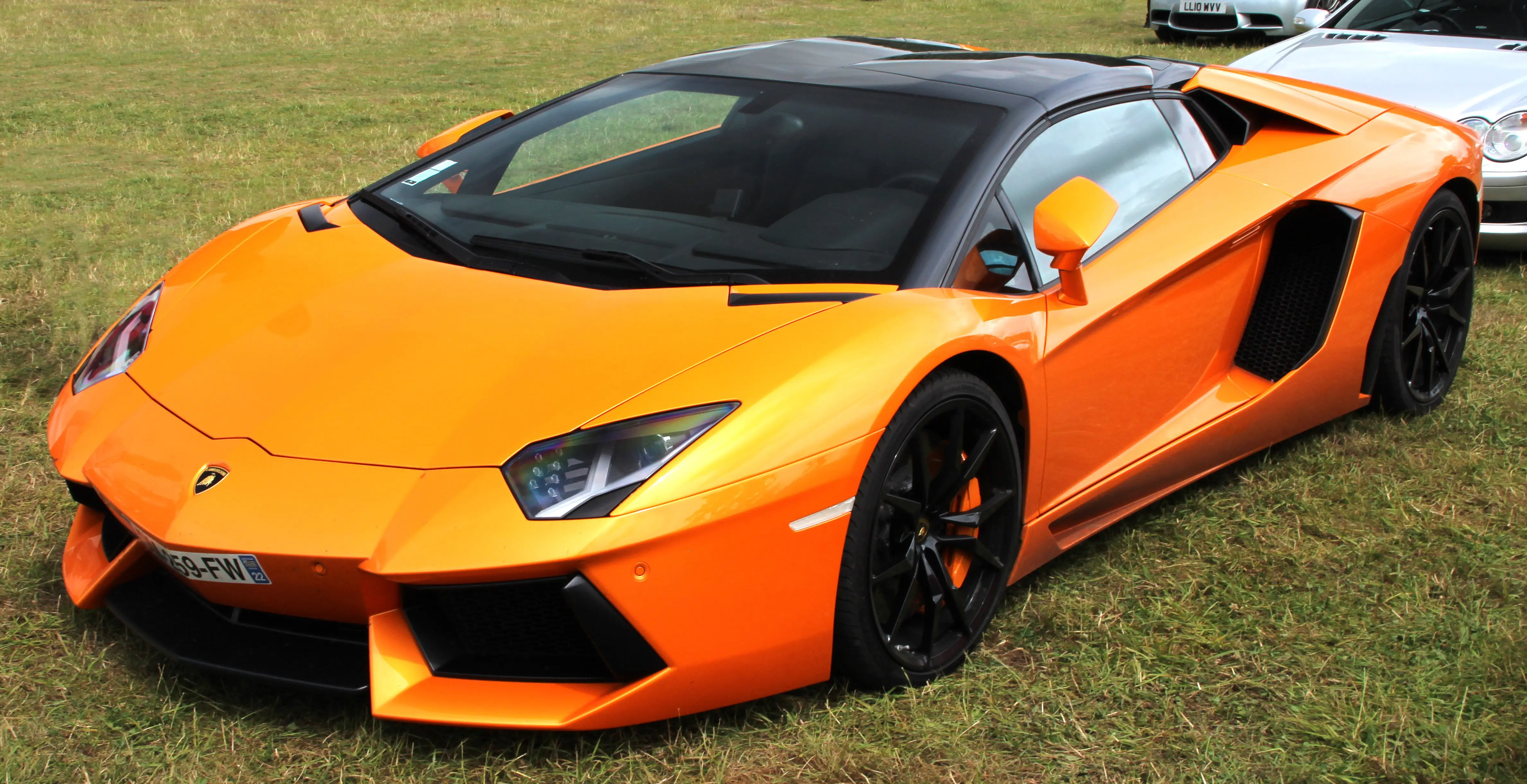H Lamborghini μπαίνει στην πρίζα: Πότε έρχεται το πρώτο ηλεκτρικό αυτοκίνητό της