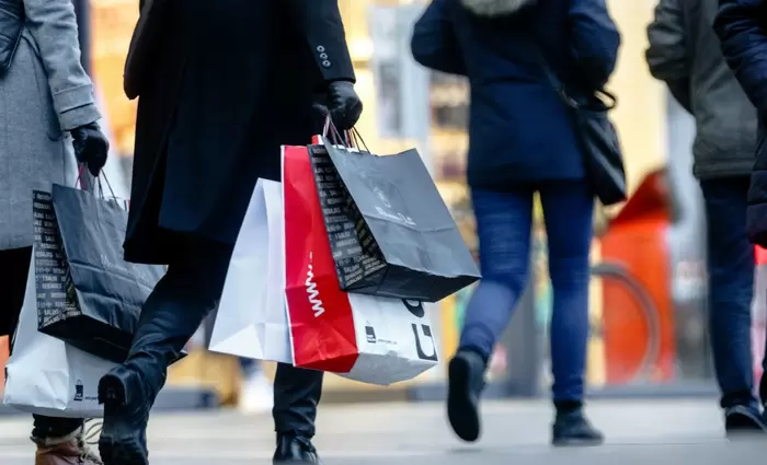 Ετήσια αύξηση σε αξία και όγκο για λιανικό εμπόριο τον Φεβρουάριο