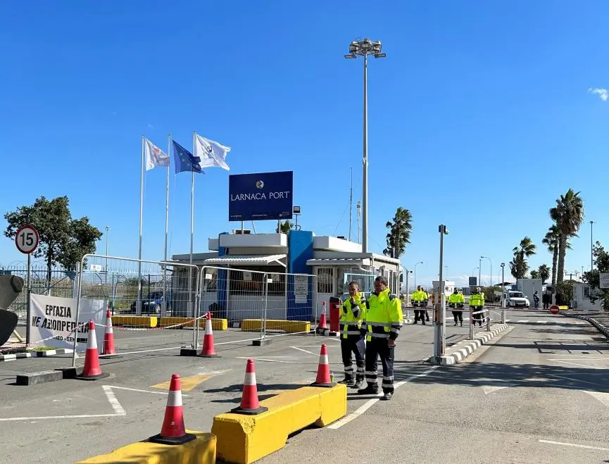 Σε πρωινή στάση εργασίας οι εργαζόμενοι στο λιμάνι Λάρνακας για θέματα υγείας και ασφάλειας