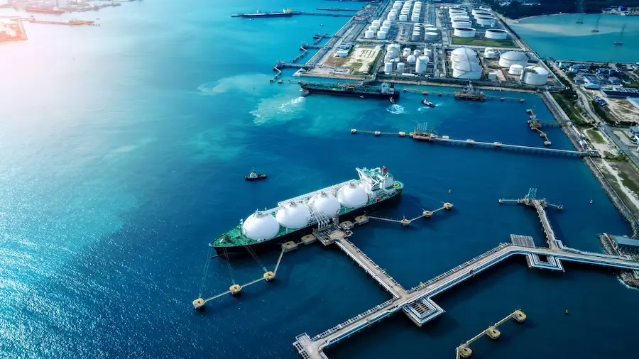 Παγκόσμιο κυνήγι για προμήθειες LNG πυροδοτεί η Ευρώπη