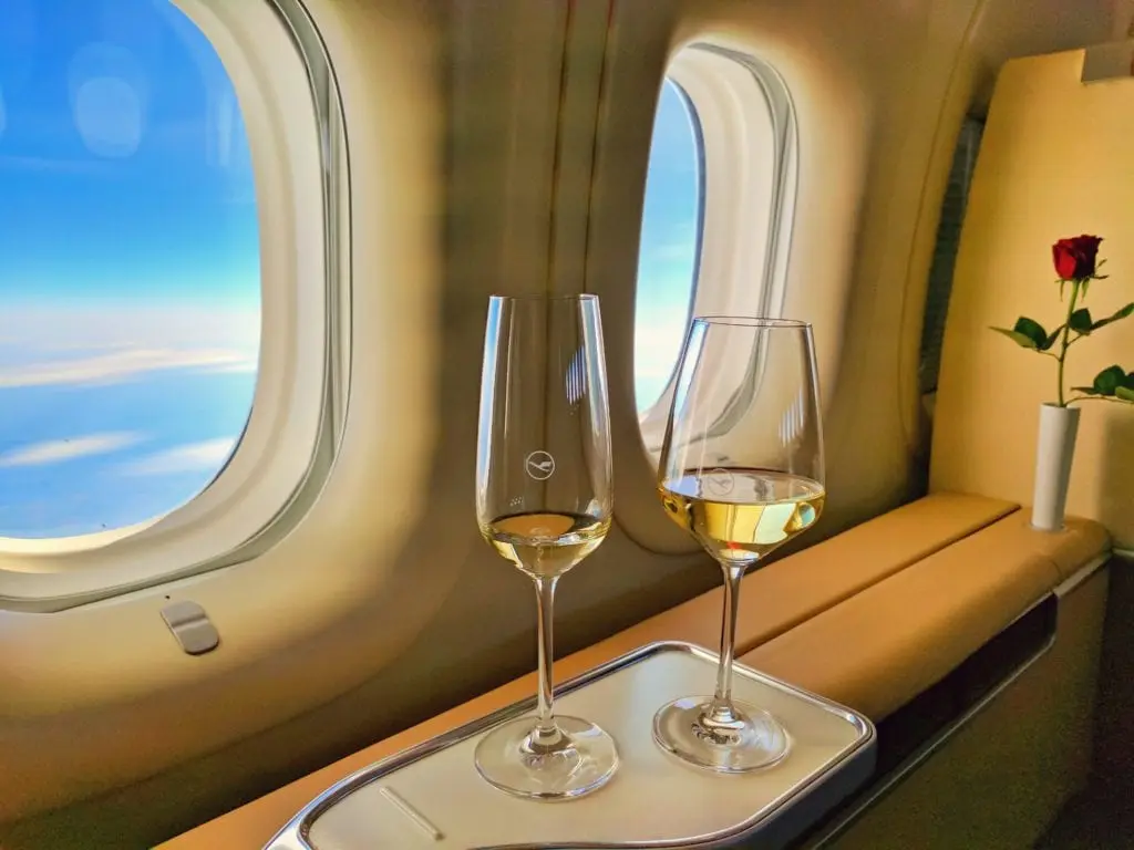 Influencer ταξιδεύει δωρεάν στην business class (video)