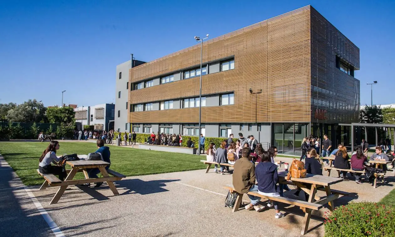 Η BC Partners εξαγοράζει το Μητροπολιτικό Κολλέγιο και το ΙΕΚ ΑΚΜΗ