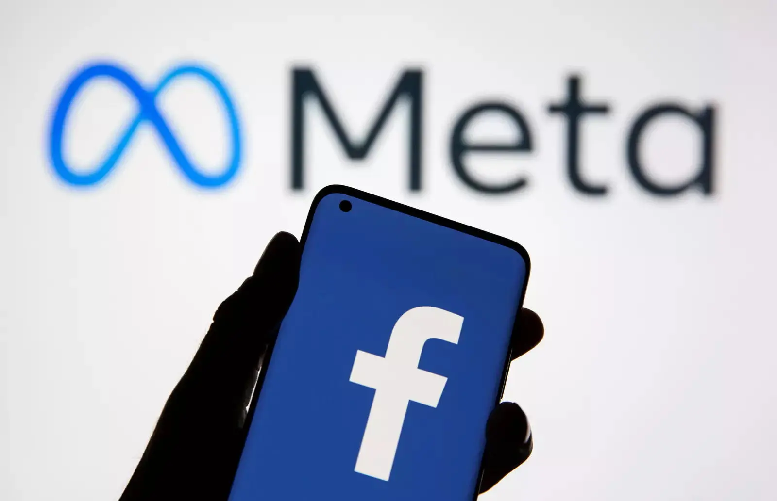 Ιρλανδία: Καμπάνα 265 εκατ. ευρώ στη Meta