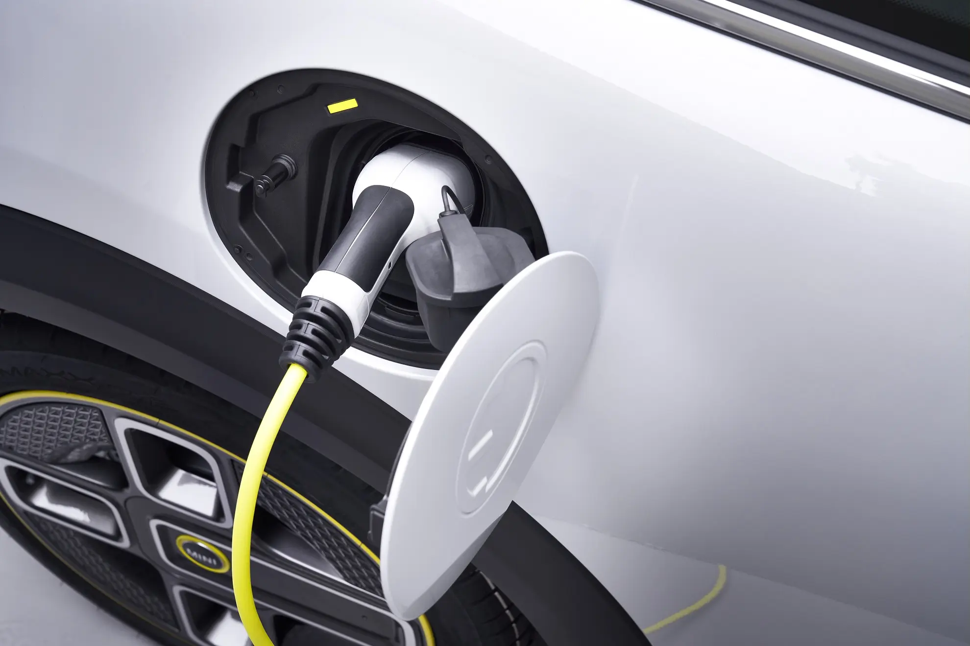Ηλ. Αυτοκίνητα: Μόνο 1 στους 9 φορτιστές παρέχει γρήγορη φόρτιση