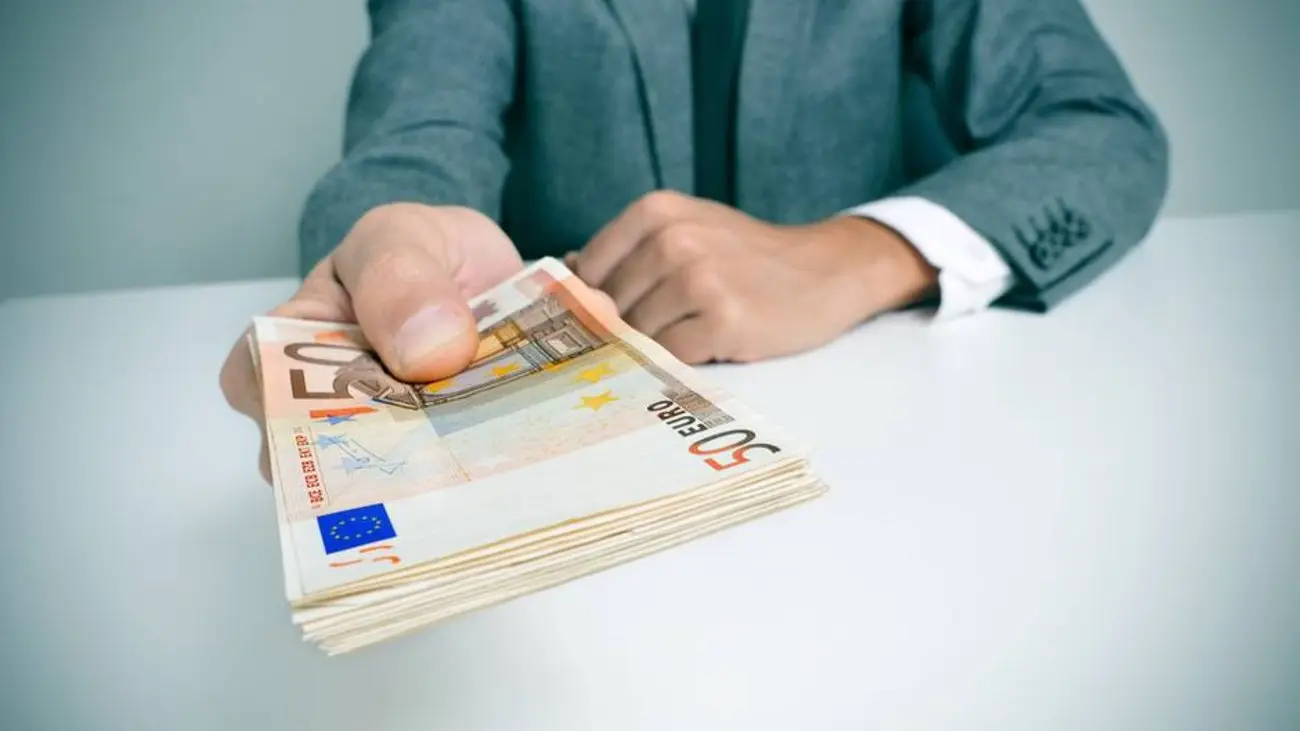 Γιατί οι τράπεζες ψάχνουν εναγωνίως πελάτες να δώσουν δάνεια;