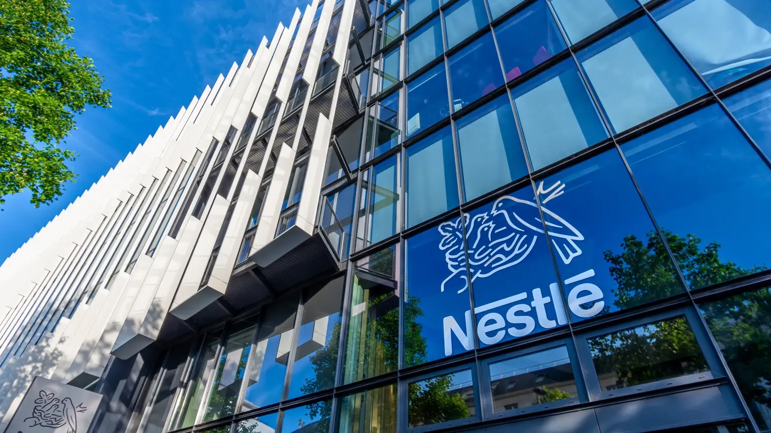 Σεισμός στη Nestlé: Επενδυτές απαιτούν την παραίτηση του προέδρου