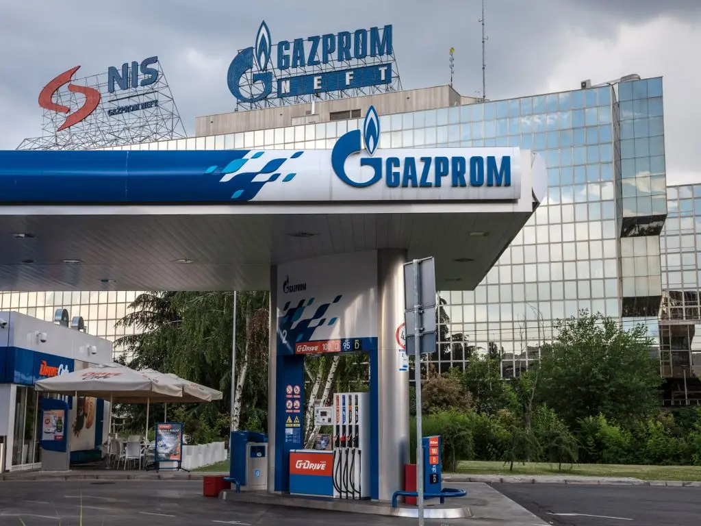 Αναβλήθηκαν οι αμερικανικές κυρώσεις στη σερβική NIS η οποία ελέγχεται από τη Gazprom