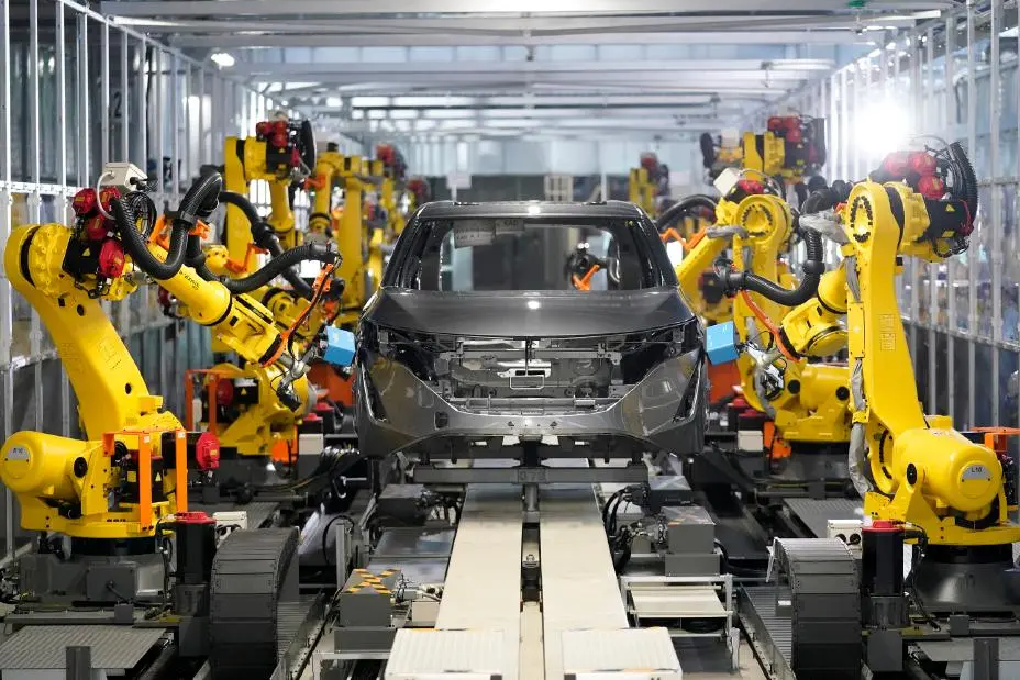 Η Nissan ετοιμάζει περικοπές για να αποφύγει το κλείσιμο των εργοστασίων