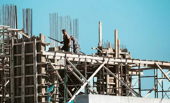 Ετήσια αύξηση στην παραγωγή και στις τιμές παραγωγού στις κατασκευές το 2023