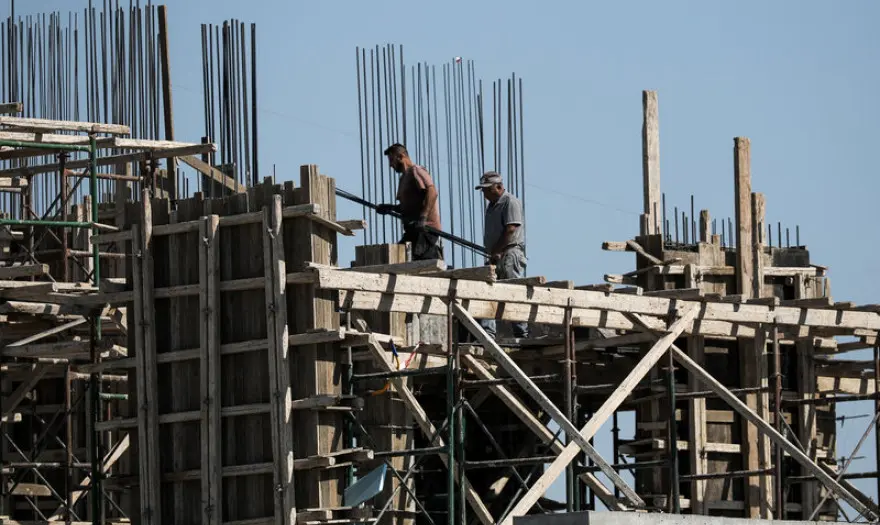 Μείωση 4,3% στις άδειες οικοδομής το οκτάμηνο του 2025