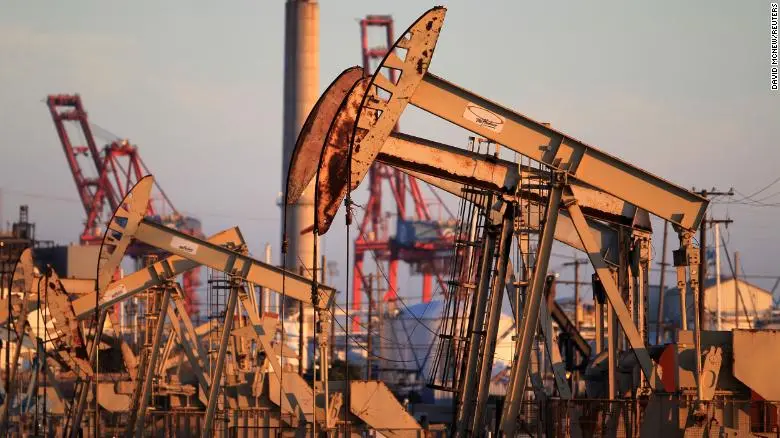 Μειώνεται η τιμή περελαίου στην Ασία