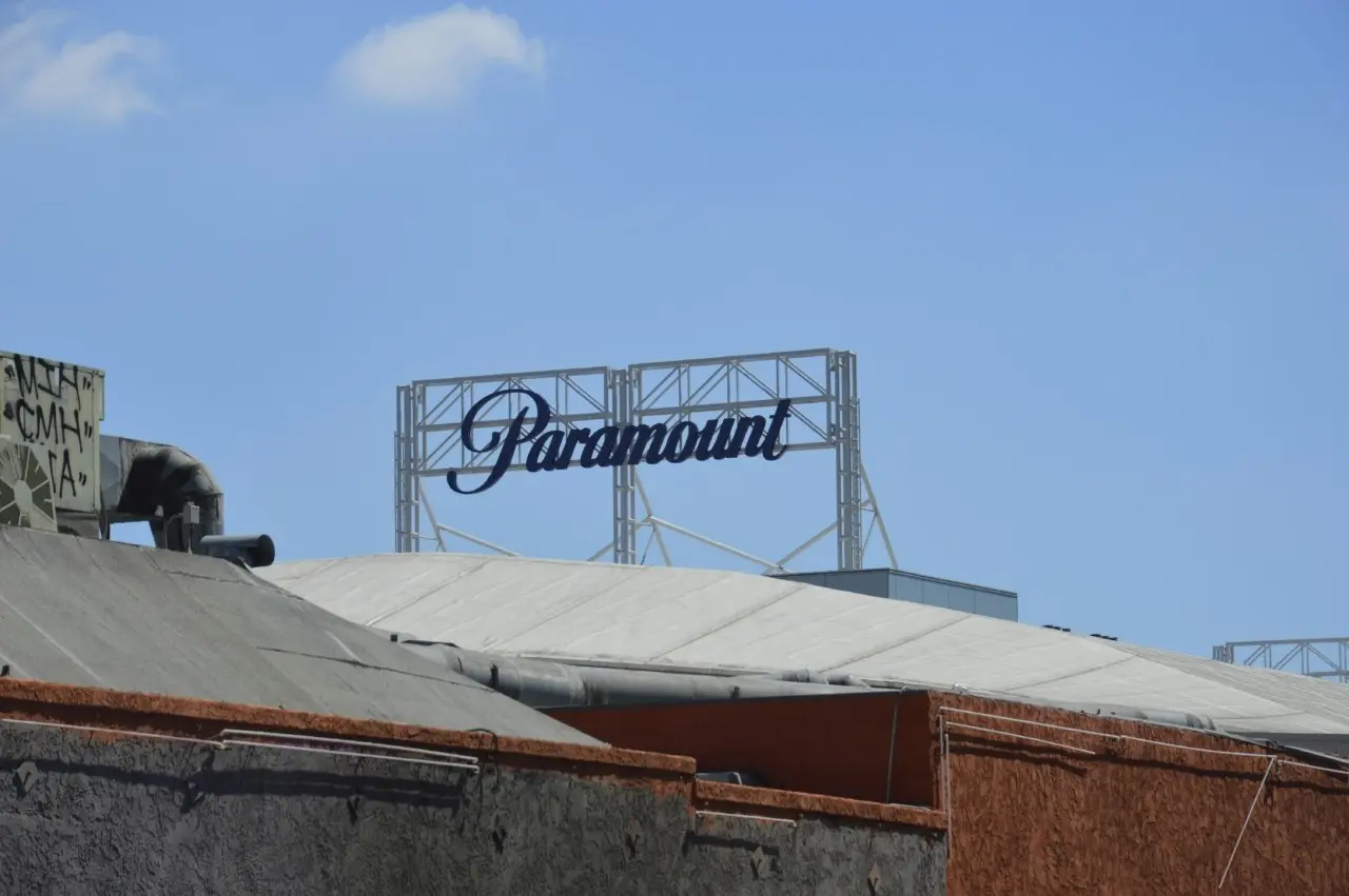 Η Paramount ανεβάζει την προσφορά για την Warner Bros - Νέα μάχη με το Netflix για τον έλεγχο των ιστορικών στούντιο