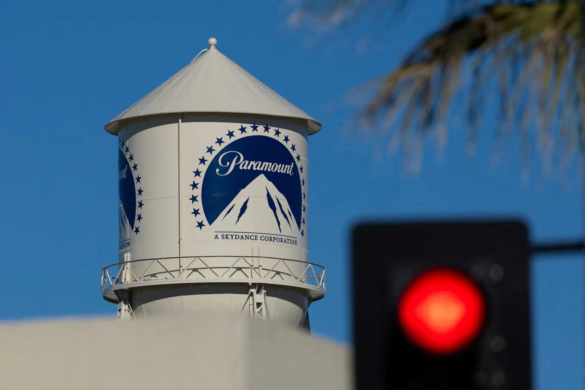 Paramount: Συνομιλίες με τον Μακρόν στο πλαίσιο ευρωπαϊκής εκστρατείας για την εξαγορά της Warner
